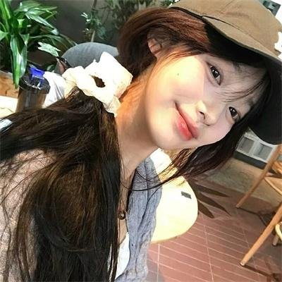 我以胭脂覆山河